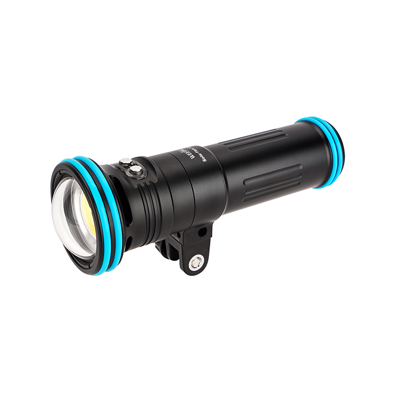 WEEFINE WF073 ソーラーフレア 12000 高出 - Underwater Flashlight のレビューと価格