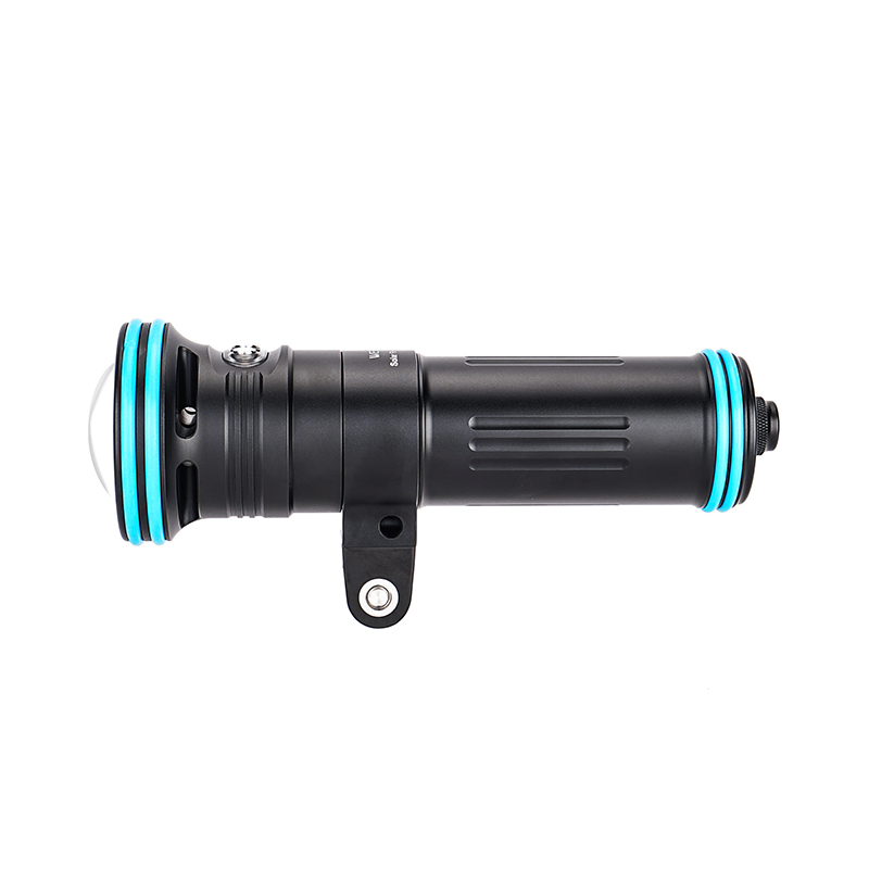 WEEFINE WF073 ソーラーフレア 12000 高出 - Underwater Flashlight のレビューと価格